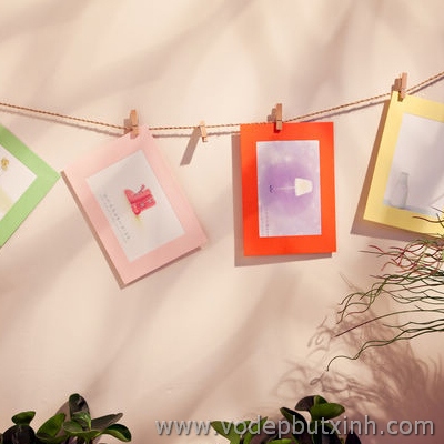 Bộ khung ảnh giấy nhiều màu + kẹp gỗ nhiều màu 7 chiếc cỡ trung K0881 80g.