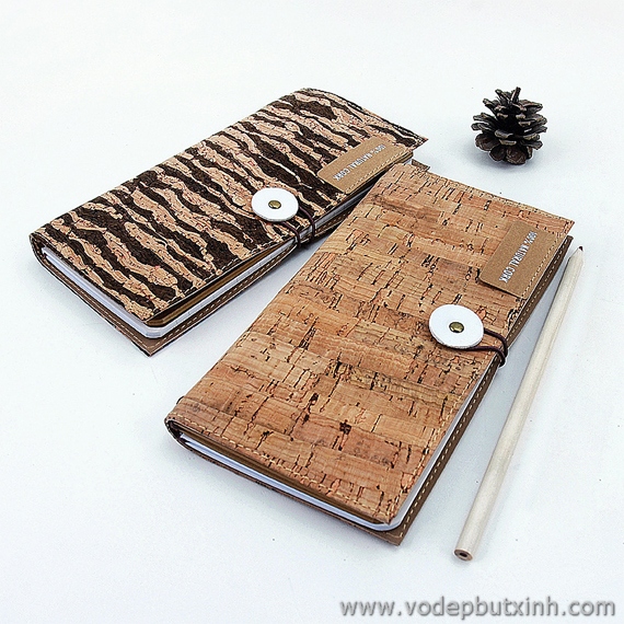 Sổ giấy nâu vân vỏ gỗ khuy cài h5 S0425 150g.