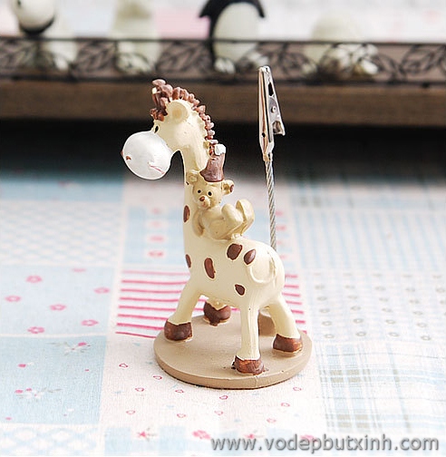 Kẹp ảnh trang trí để bàn Zakka hươu cao cổ K0879 95g.