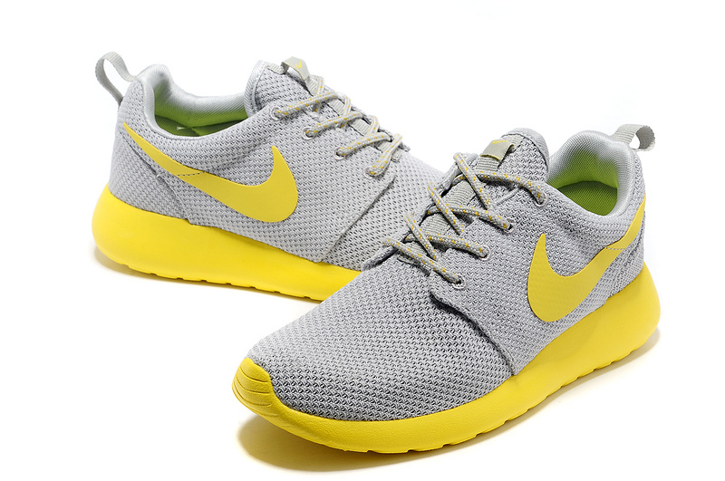 Giày thể thao Nike Roshe Run GN31