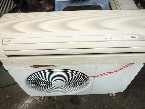 314- Máy Lạnh Toshiba 1.5Hp mới 85%