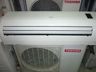 310- Máy Lạnh Toshiba 2.5Hp mới 90%