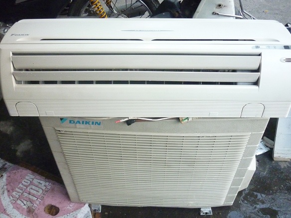  330 – Máy Lạnh Daikin FTE35FV1 1.5HP mới 85% 