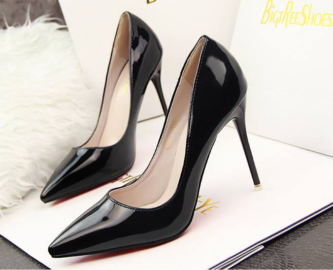 Giầy cao gót LOUBOUTINE