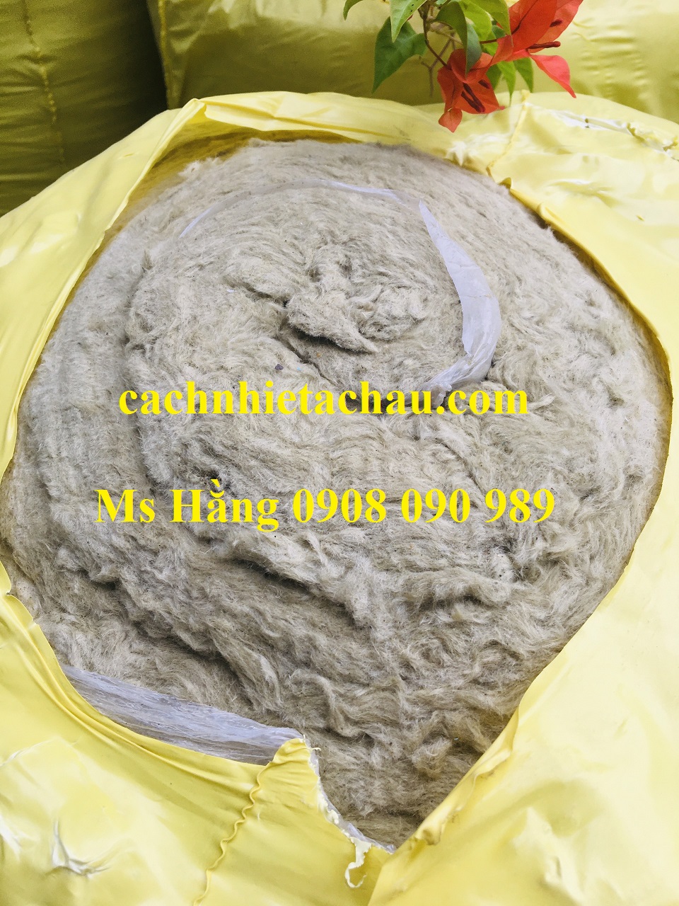 Bông khoáng Rockwool dạng cuộn, cách nhiệt, chống cháy, trơn và có lưới
